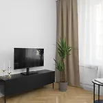 Oomph Warsaw Central Stylish Vintage Apartment