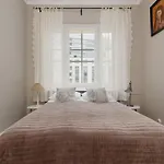 Metro Rondo Onz Apartment By Noclegi Renters