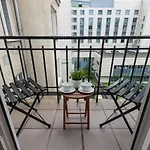 Metro Rondo Onz Apartment By Noclegi Renters