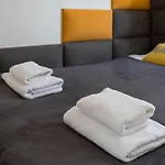 Solec 2-Bedroom Vistula Apartment