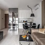 P&O Apartments Mennica Residence VII