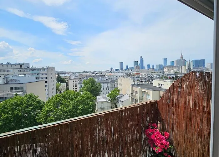 Apartment In The Center With City Skyline