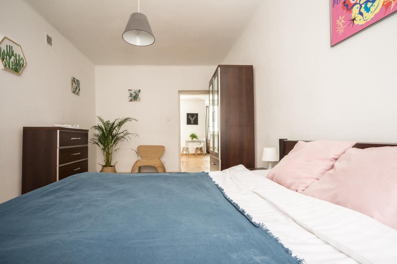Oomph Modern Near Nowy Swiat *