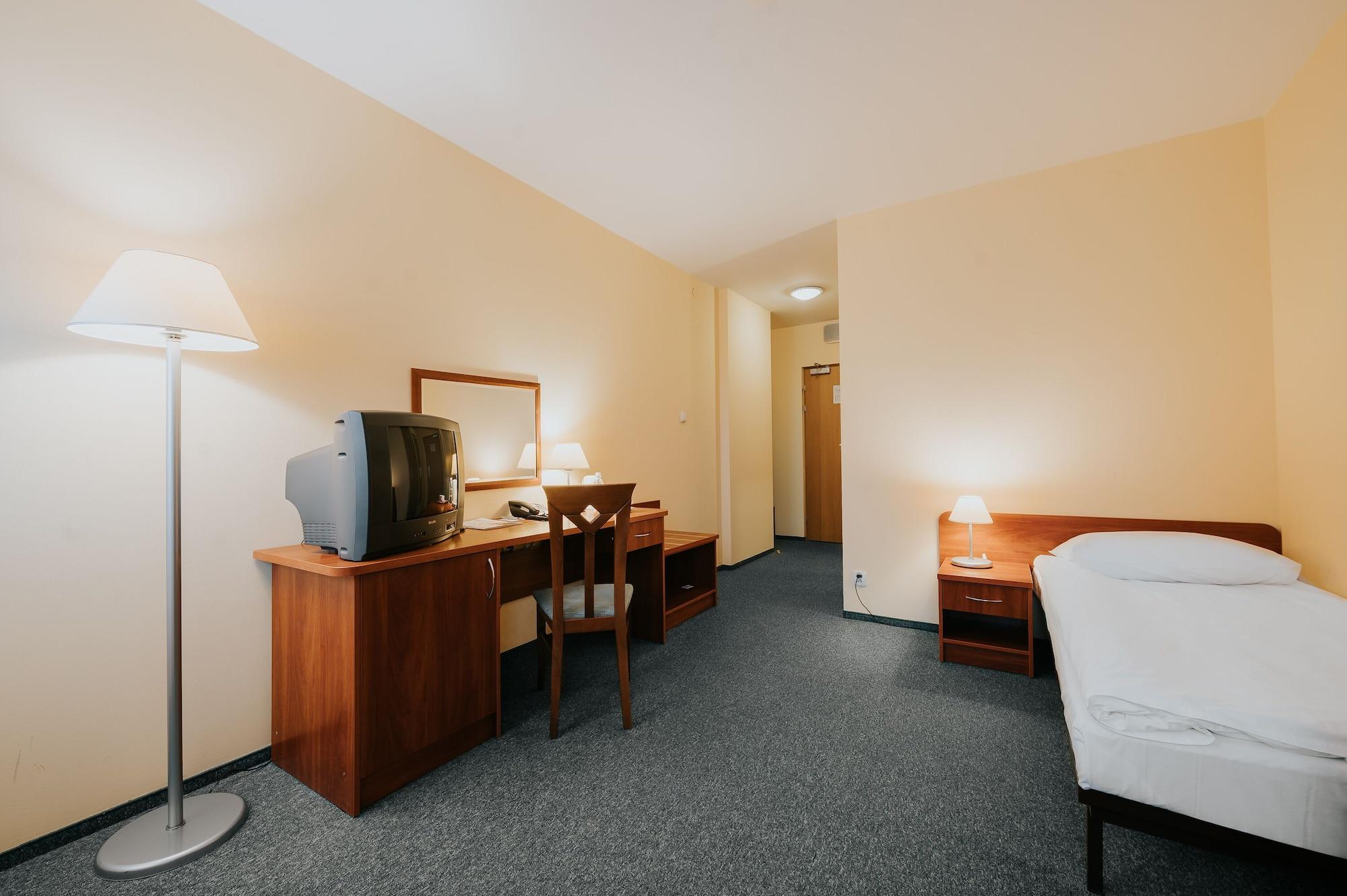 Sangate Airport Hotel 3*