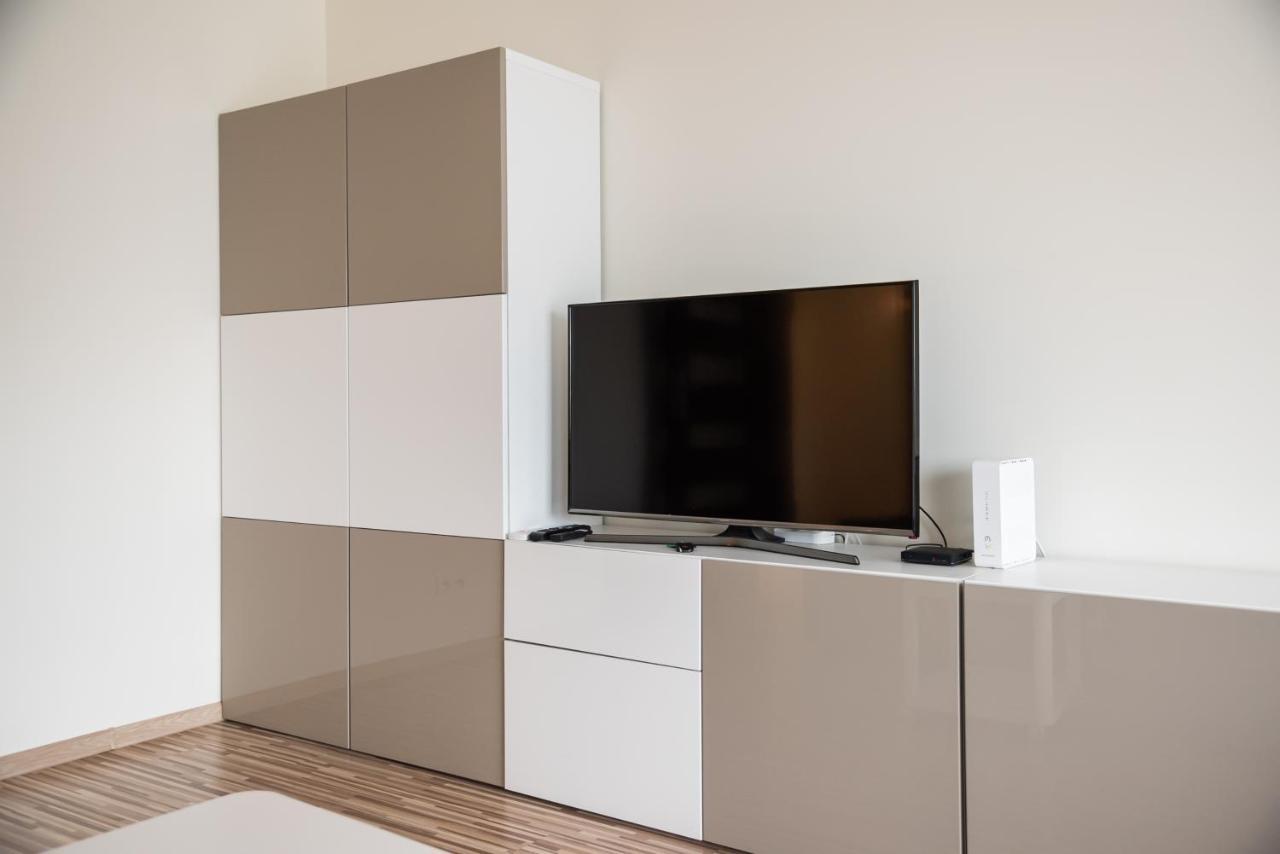 Metro Kondratowicza Spacious Apartment Warsaw