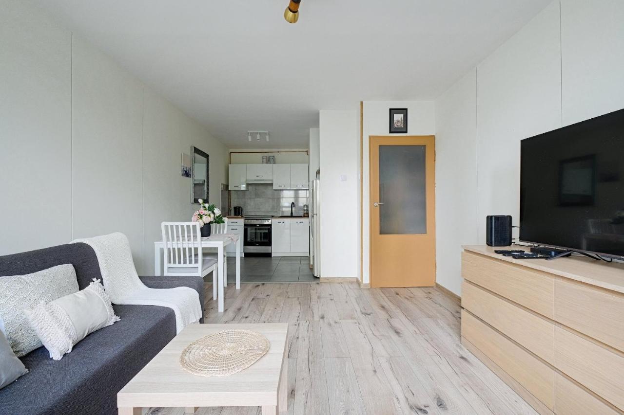 Apartment 2br Modzelewskiego 100 With Balcony Warsaw