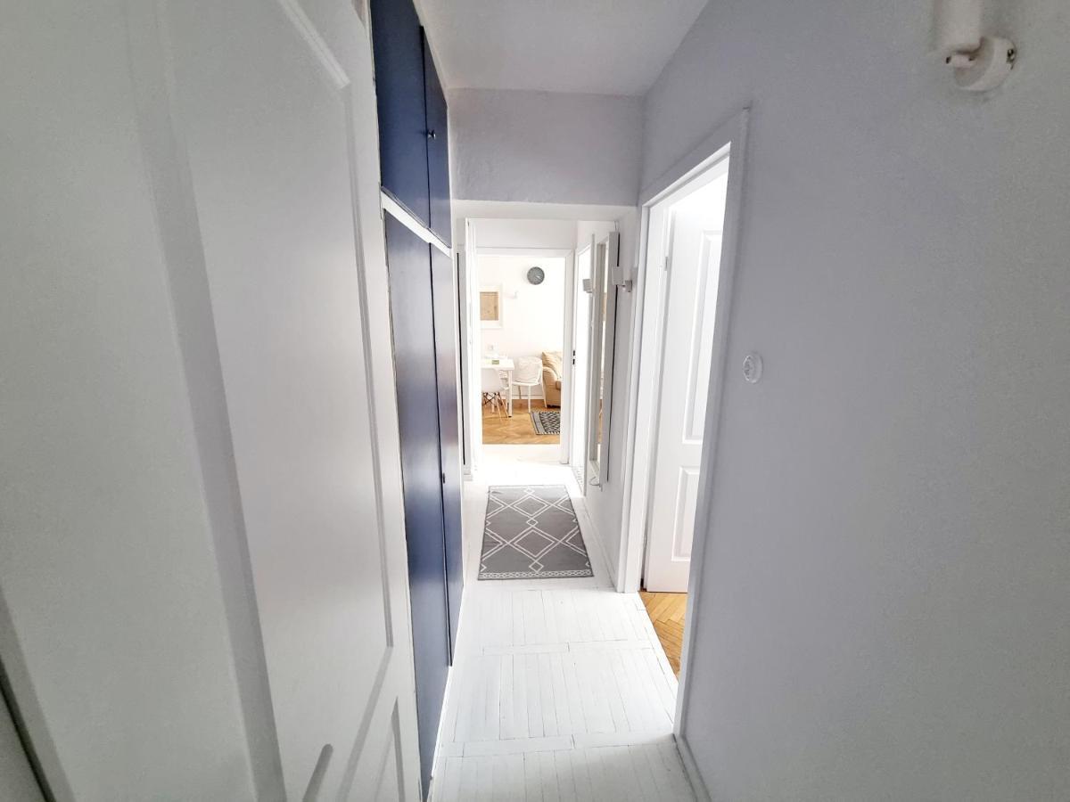 Miodowa Apartment *
