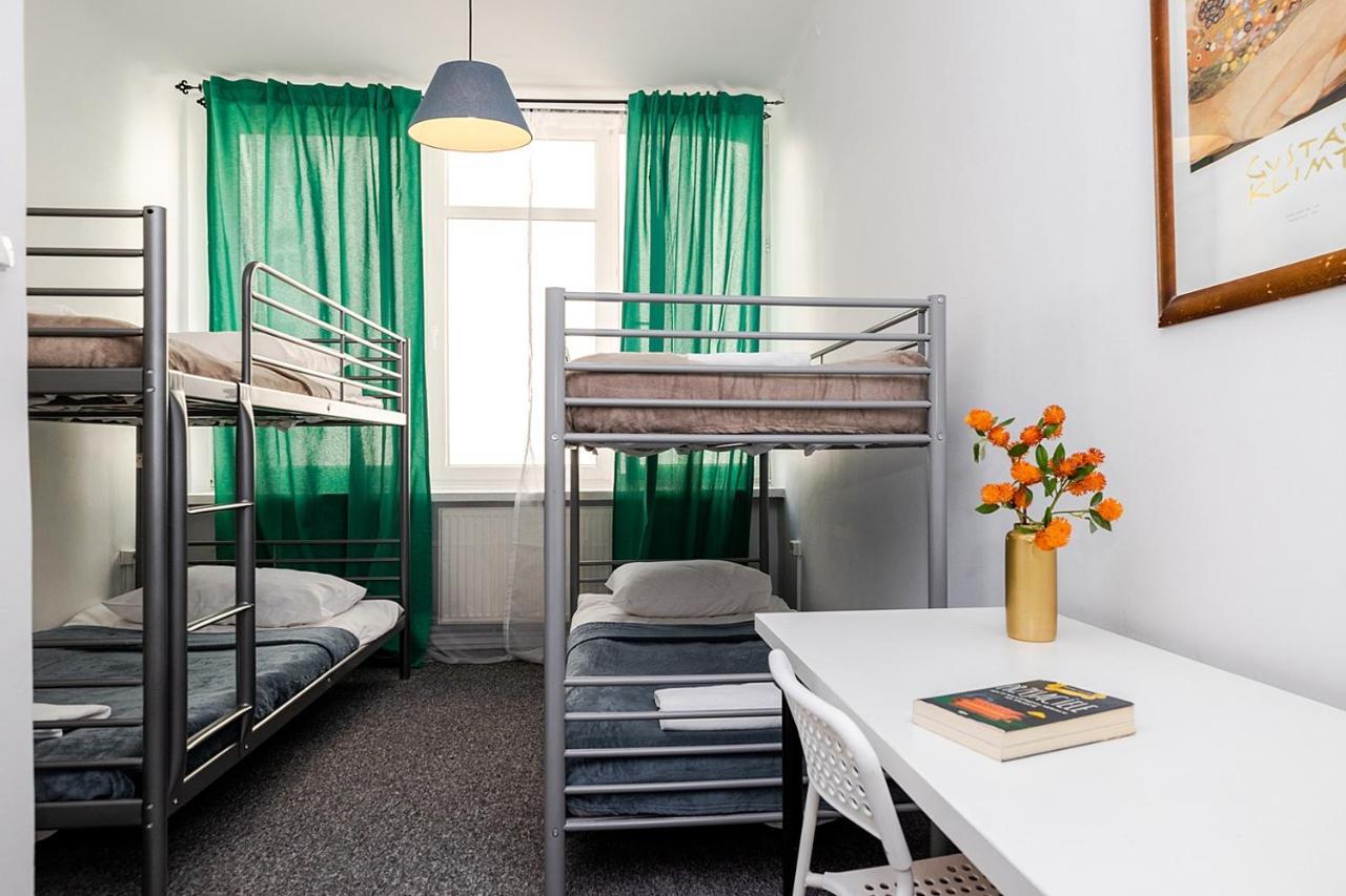 Hostel Unit In Solec50 By Metro Station Centrum Kopernika Elektrownia Powisle Stadion Narodowy Warsaw