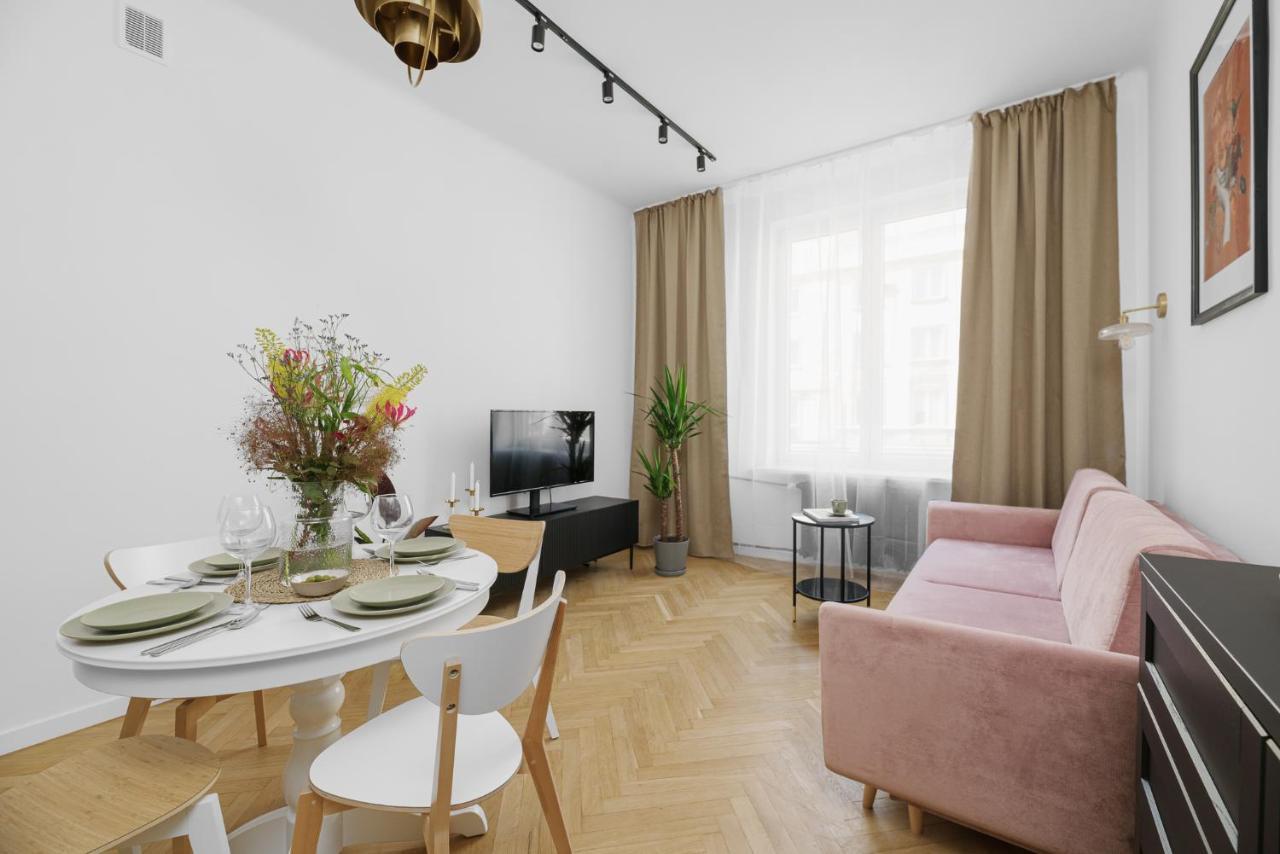 Apartment Oomph Stylish Vintage Warsaw