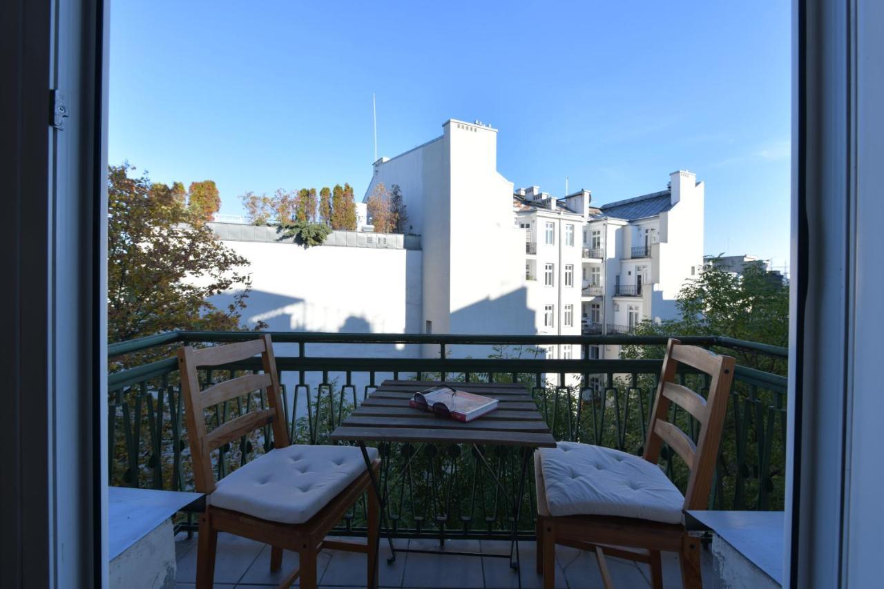 Apartment Wilcza 3: Spacious 4-person With Courtyard Balcony