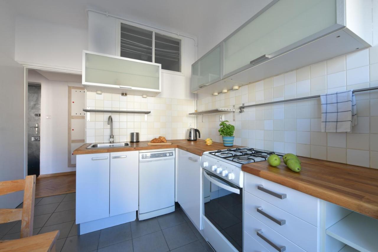 Apartment Wilcza 3: Spacious 4-person With Courtyard Balcony *