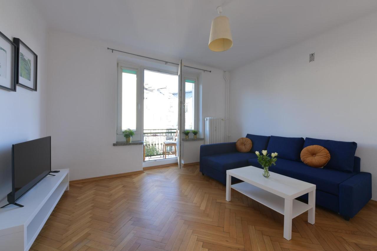 Wilcza 3: Spacious 4-person With Courtyard Balcony