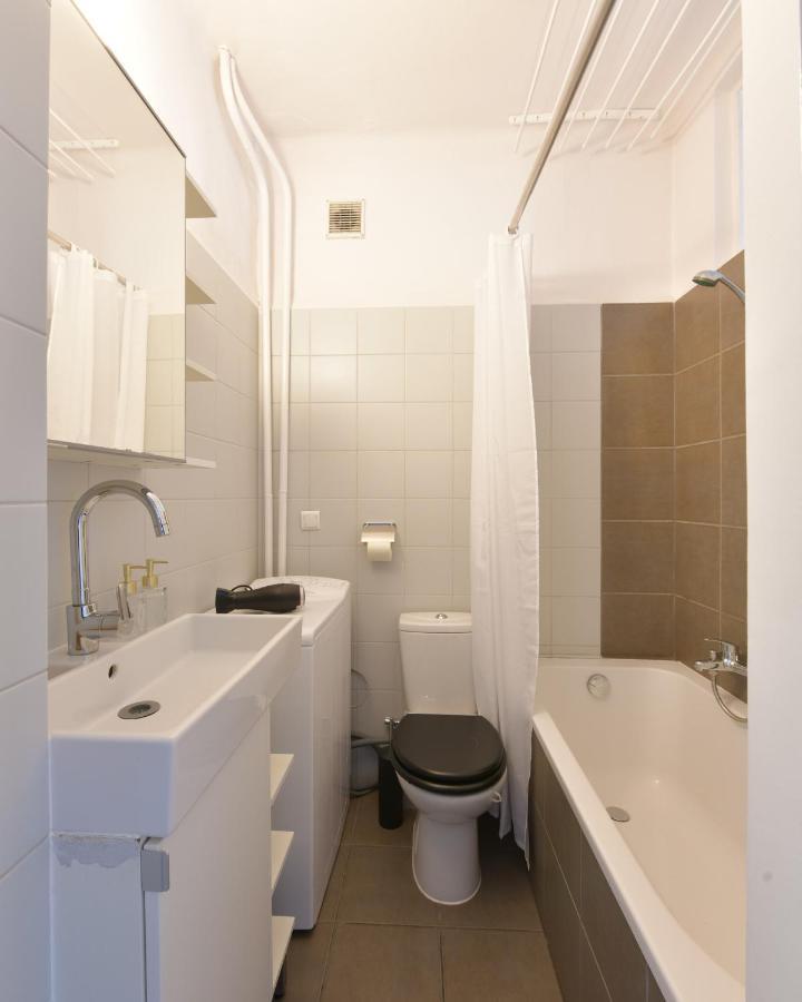 Wilcza 3: Spacious 4-person With Courtyard Balcony Apartment *