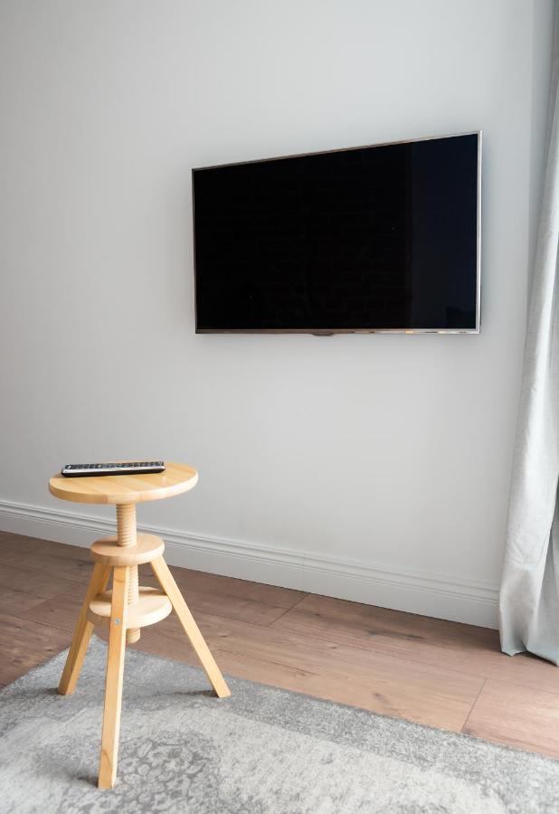 East Modern Apartment