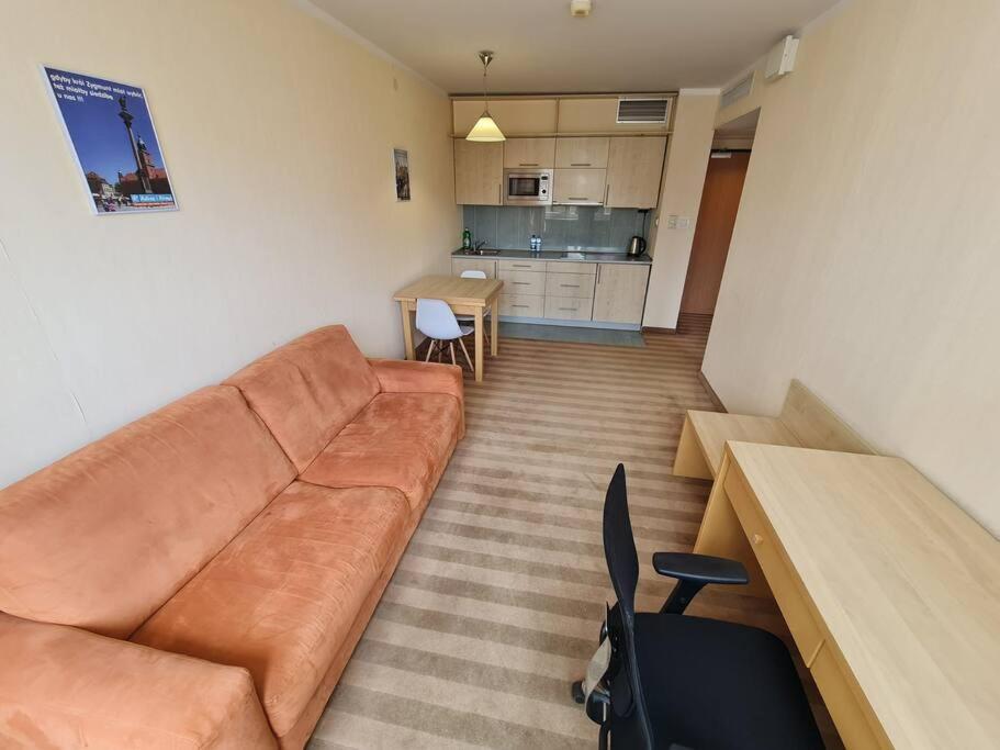 Apartamento 10q - Z6 404 *