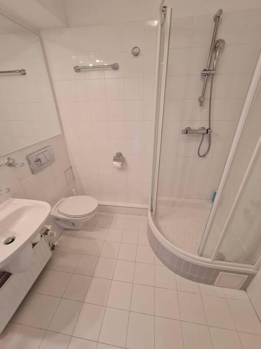 Apartamento 10q - Z6 404 *
