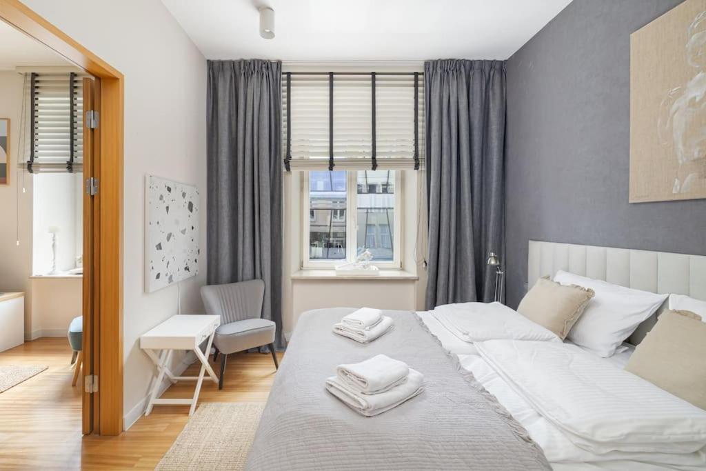 Apartment Chmielna Center With Bath