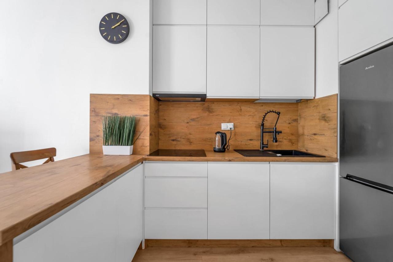 Apartament Wawer - Terrace, Workspace - By Rentujemy