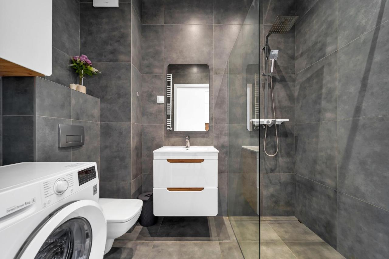 Apartament Wawer - Terrace, Workspace - By Rentujemy Warszawa