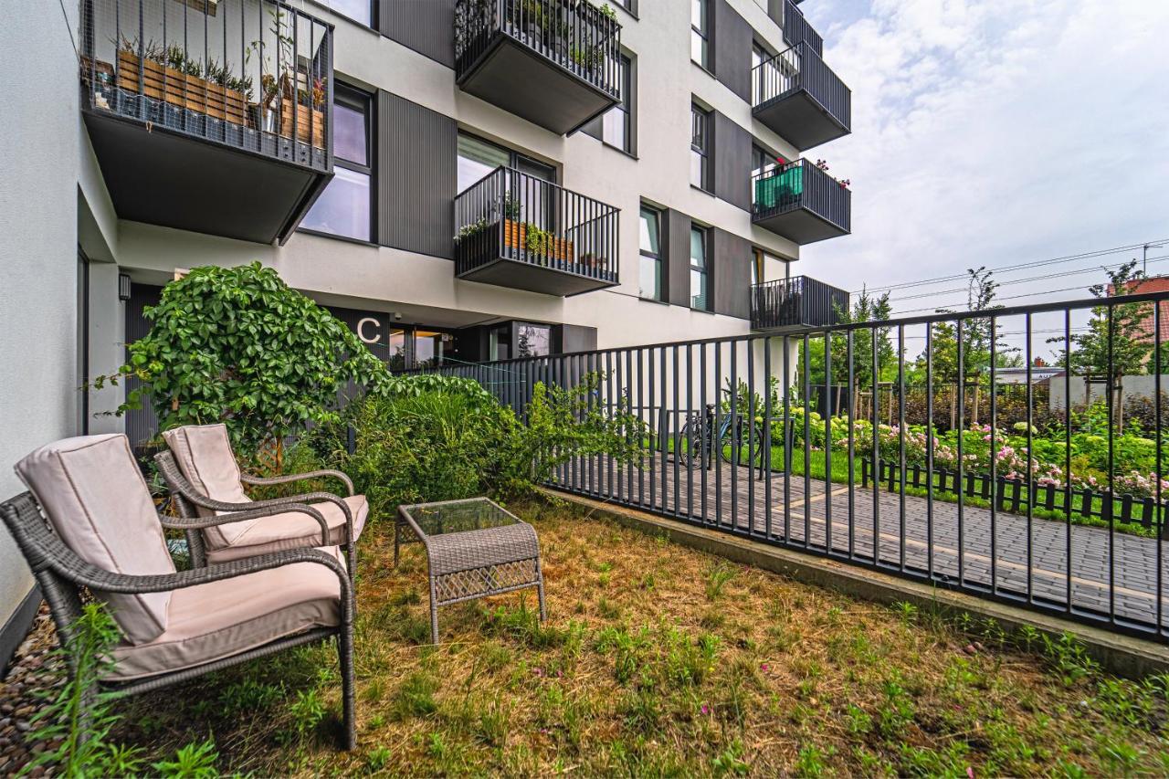 Apartament Wawer - Terrace, Workspace - By Rentujemy