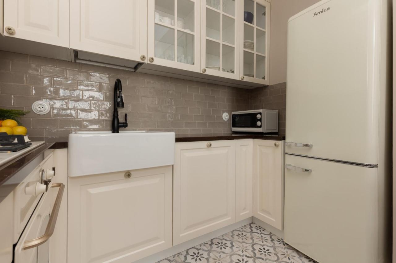 Metro Rondo Onz By Renters Apartment Warsaw