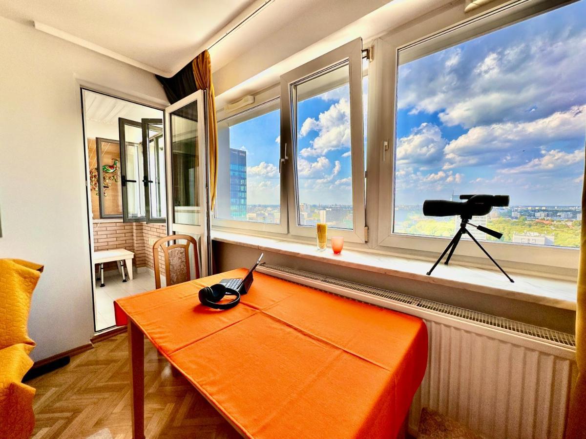 Apartment Orange 3 Fast Wifi 1gbs 85'tv Netflix Hbo Disney+ Skyshowmax *