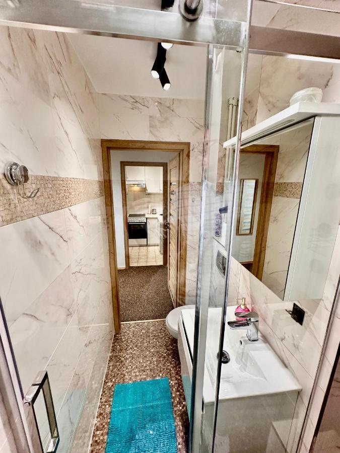 Apartment Orange 3 Fast Wifi 1gbs 85'tv Netflix Hbo Disney+ Skyshowmax