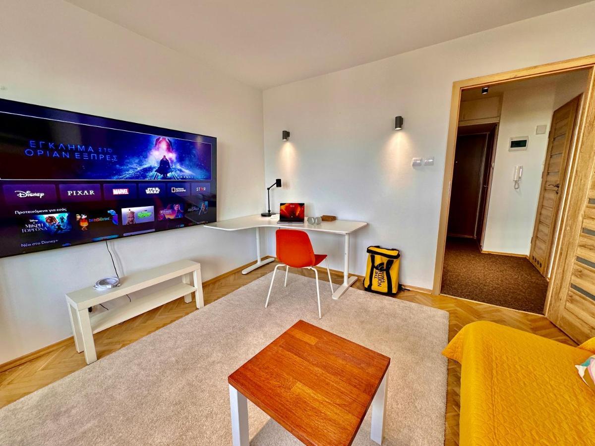 Apartment Orange 3 Fast Wifi 1gbs 85'tv Netflix Hbo Disney+ Skyshowmax Warsaw
