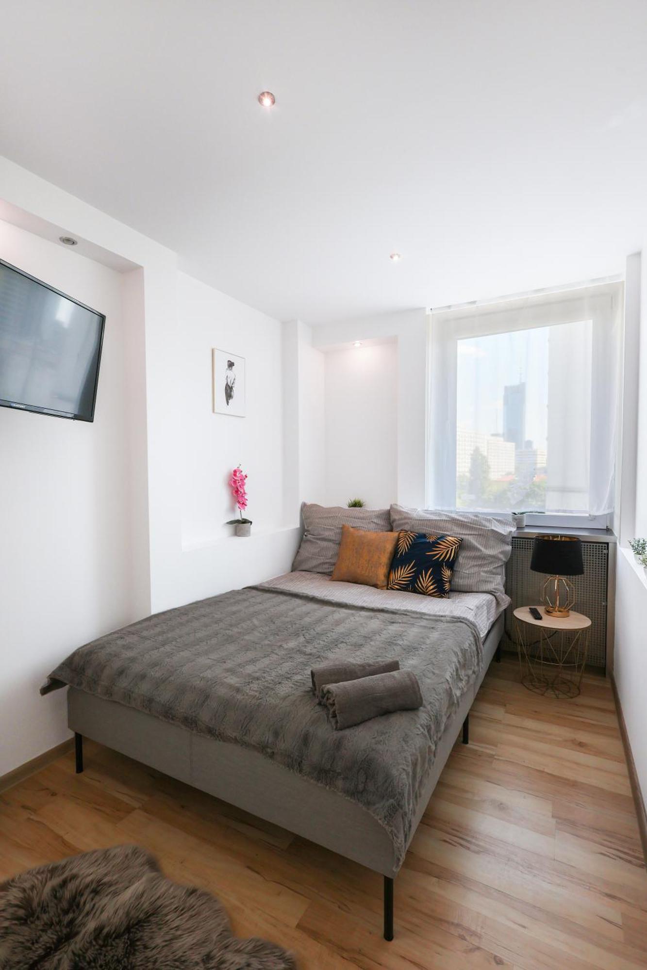 Clicktheflat Chlodna Center Hostel