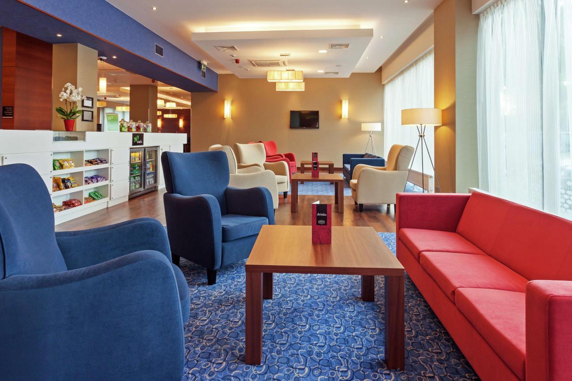 Hampton By Hilton Airport Hotel 3*