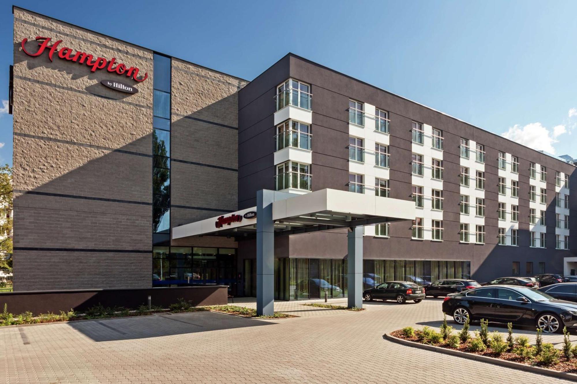 Hampton By Hilton Airport