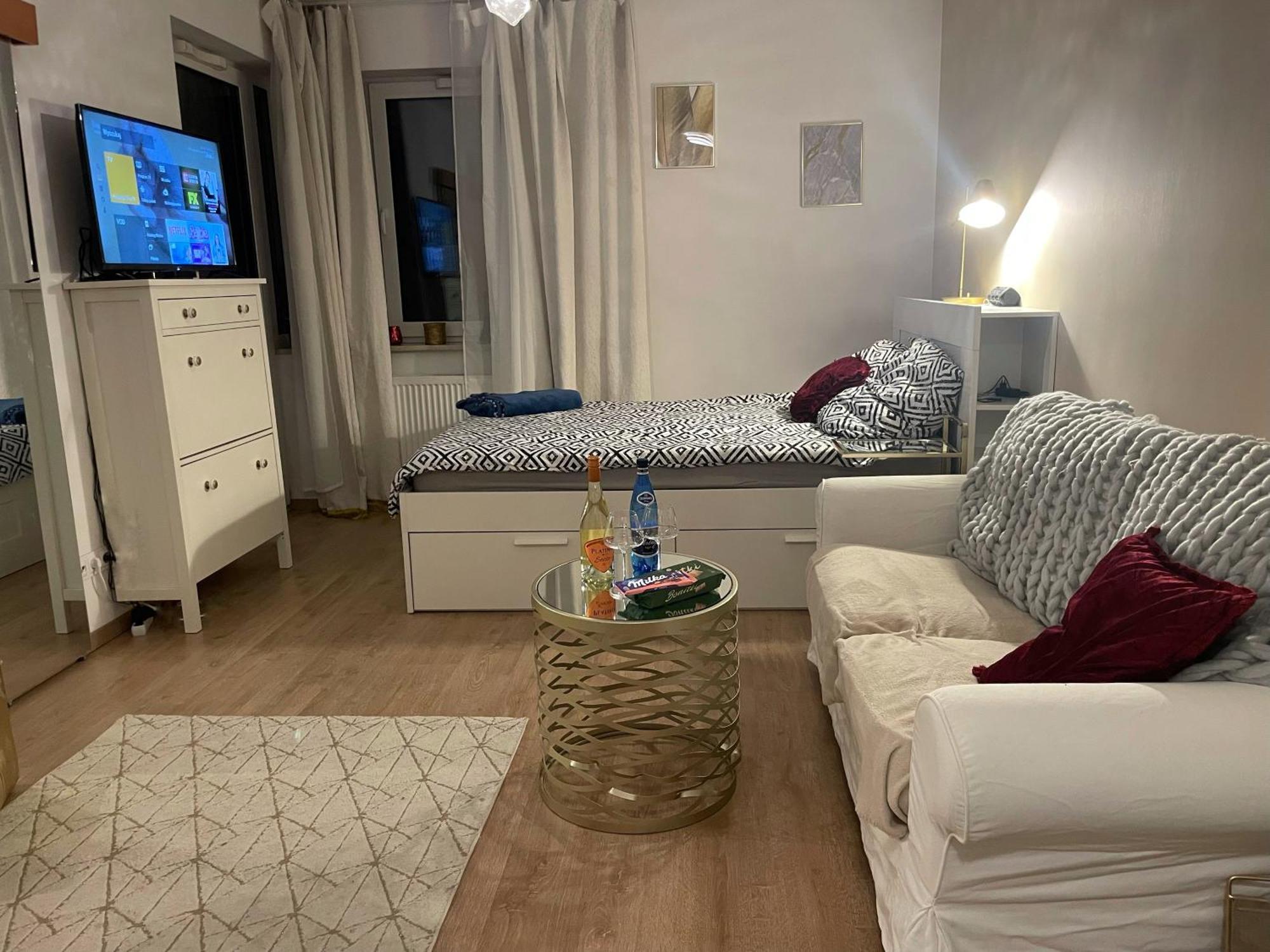 Apartament Spacious And Cozy In Bialoleki By Almundi