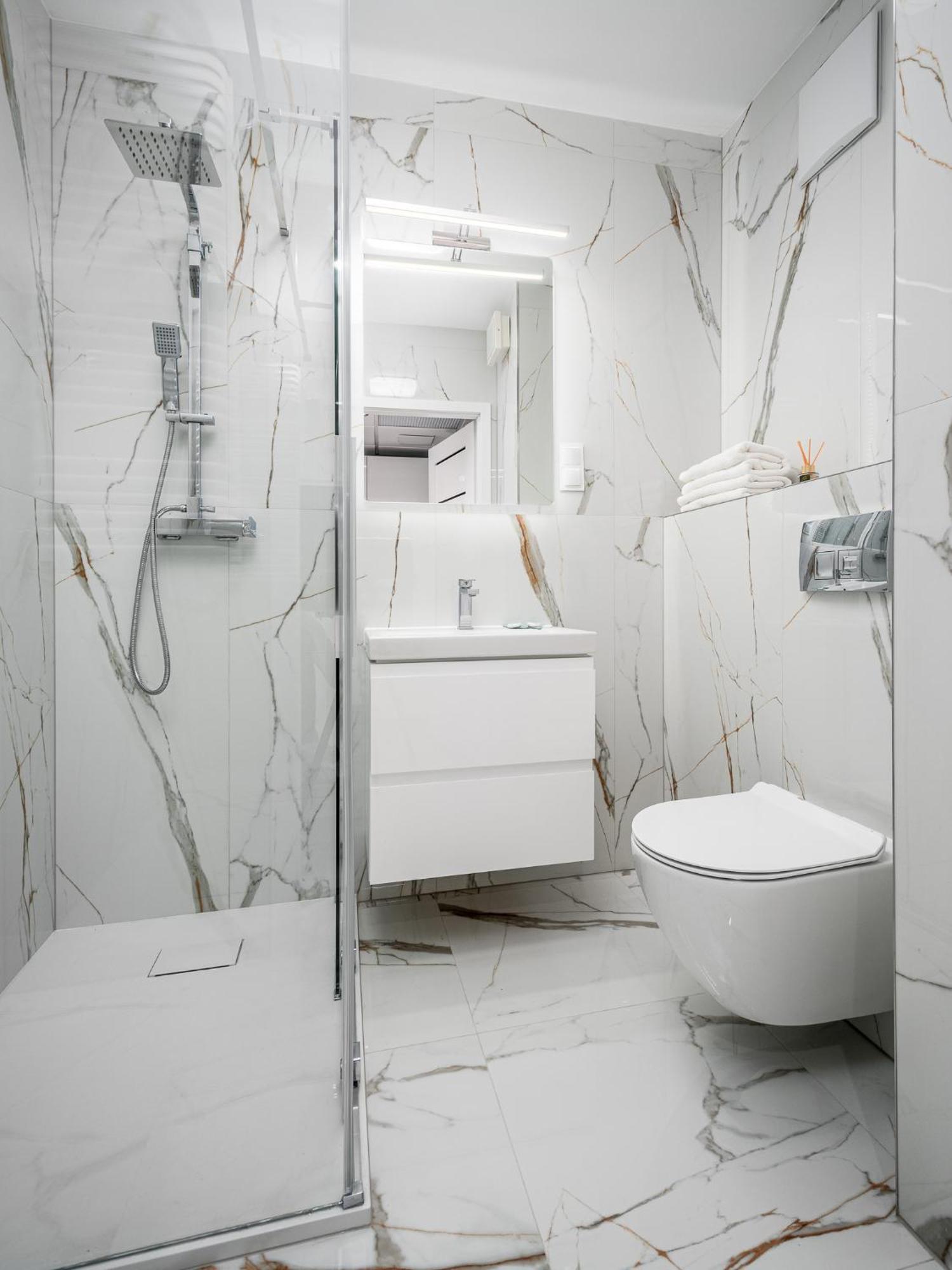 Modern Apartment *