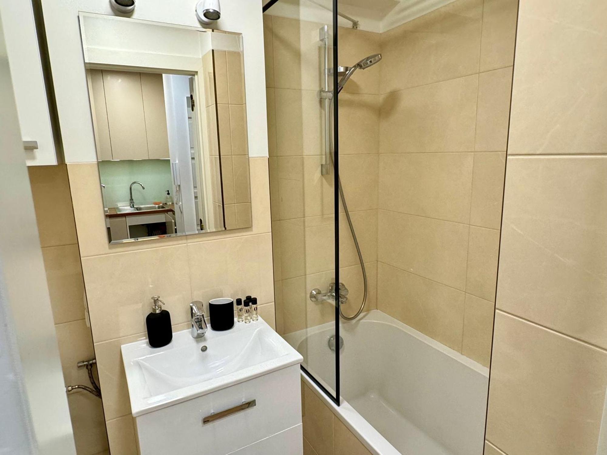 Apartment - Center - *