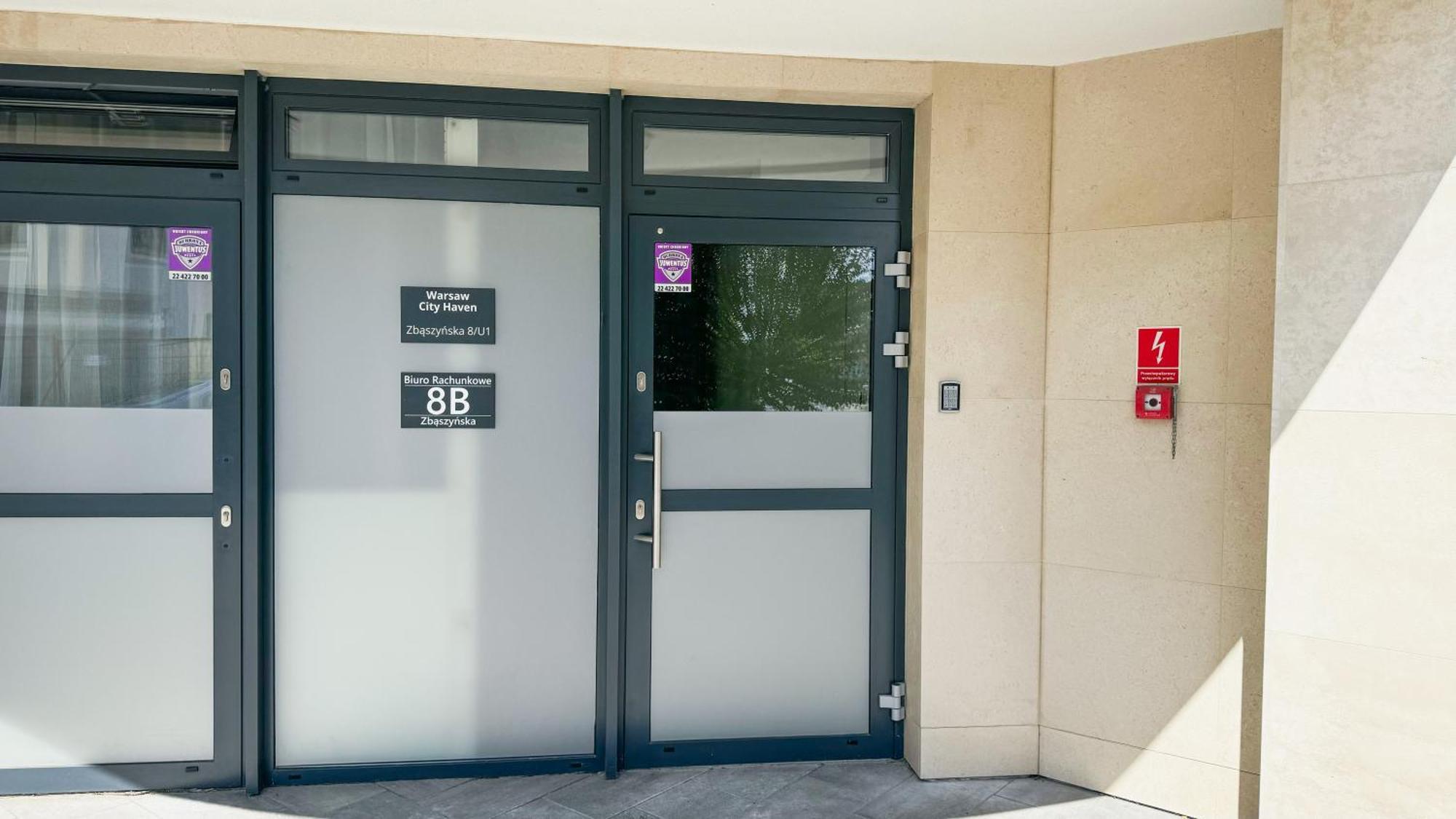 A3 - Queen Double - Haven - Two Shared Bathrooms Warsaw