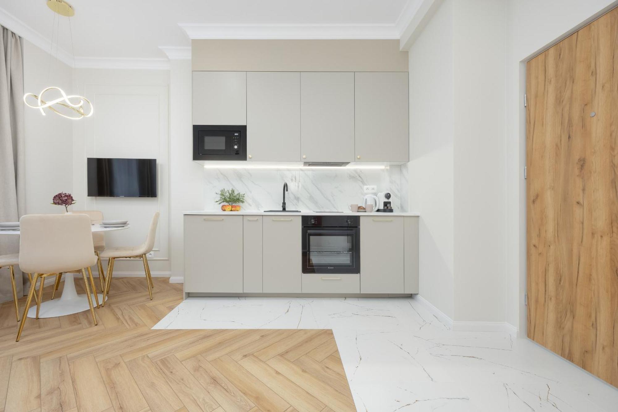 Elegant Grojecka In By Renters *