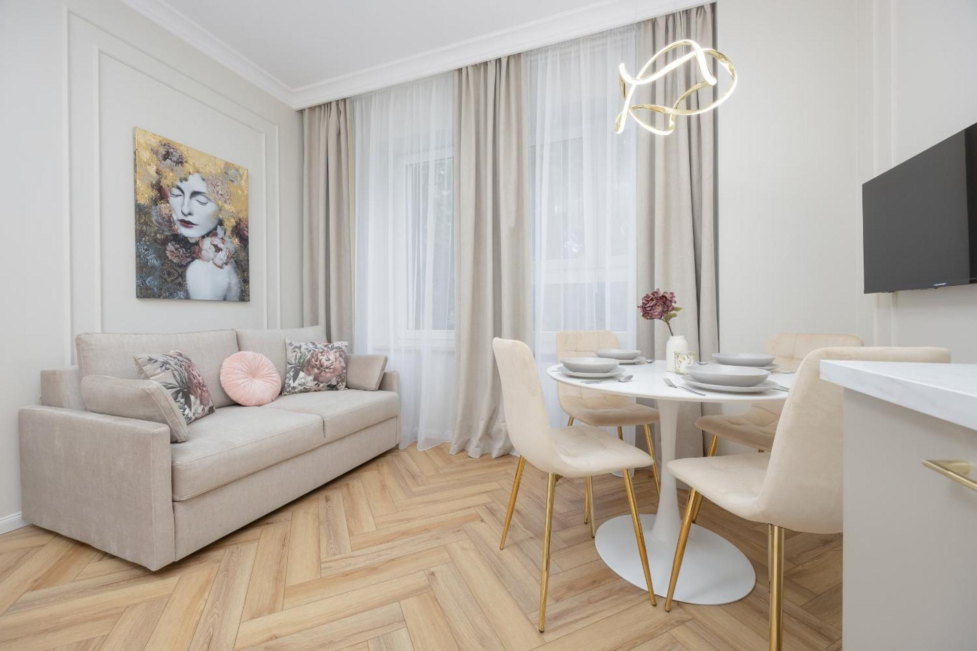 Apartment Elegant Grojecka In By Renters *
