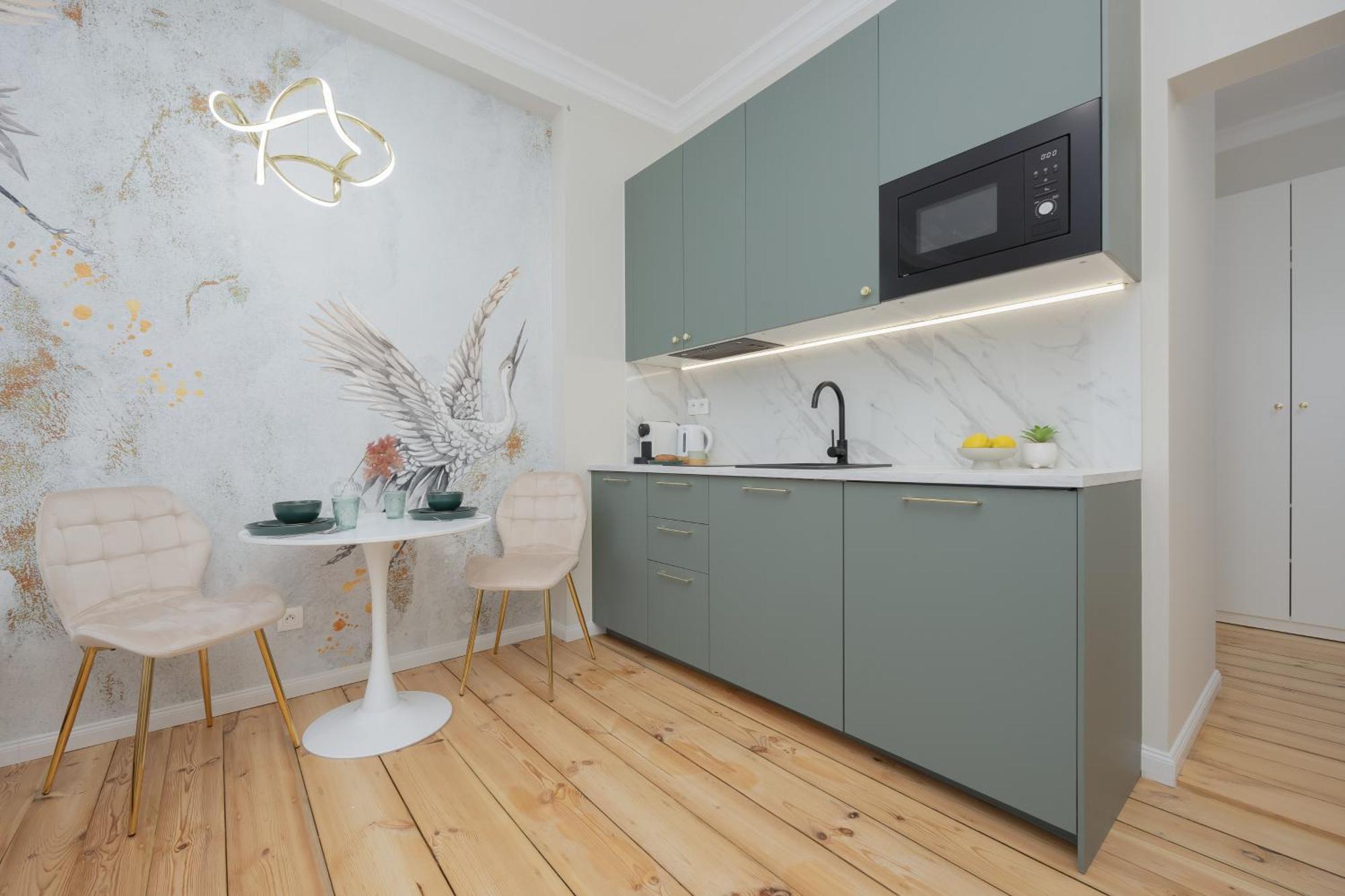 Elegant Grojecka In By Renters Apartment *