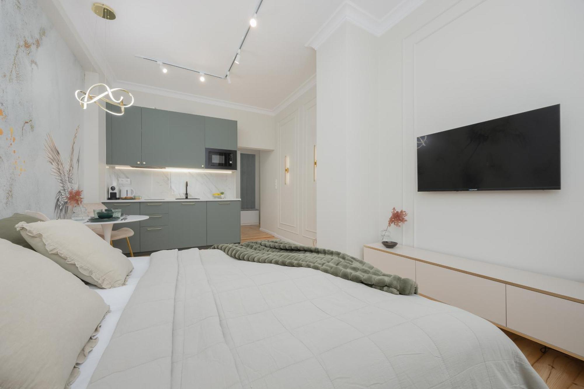 Apartment Elegant Grojecka In By Renters