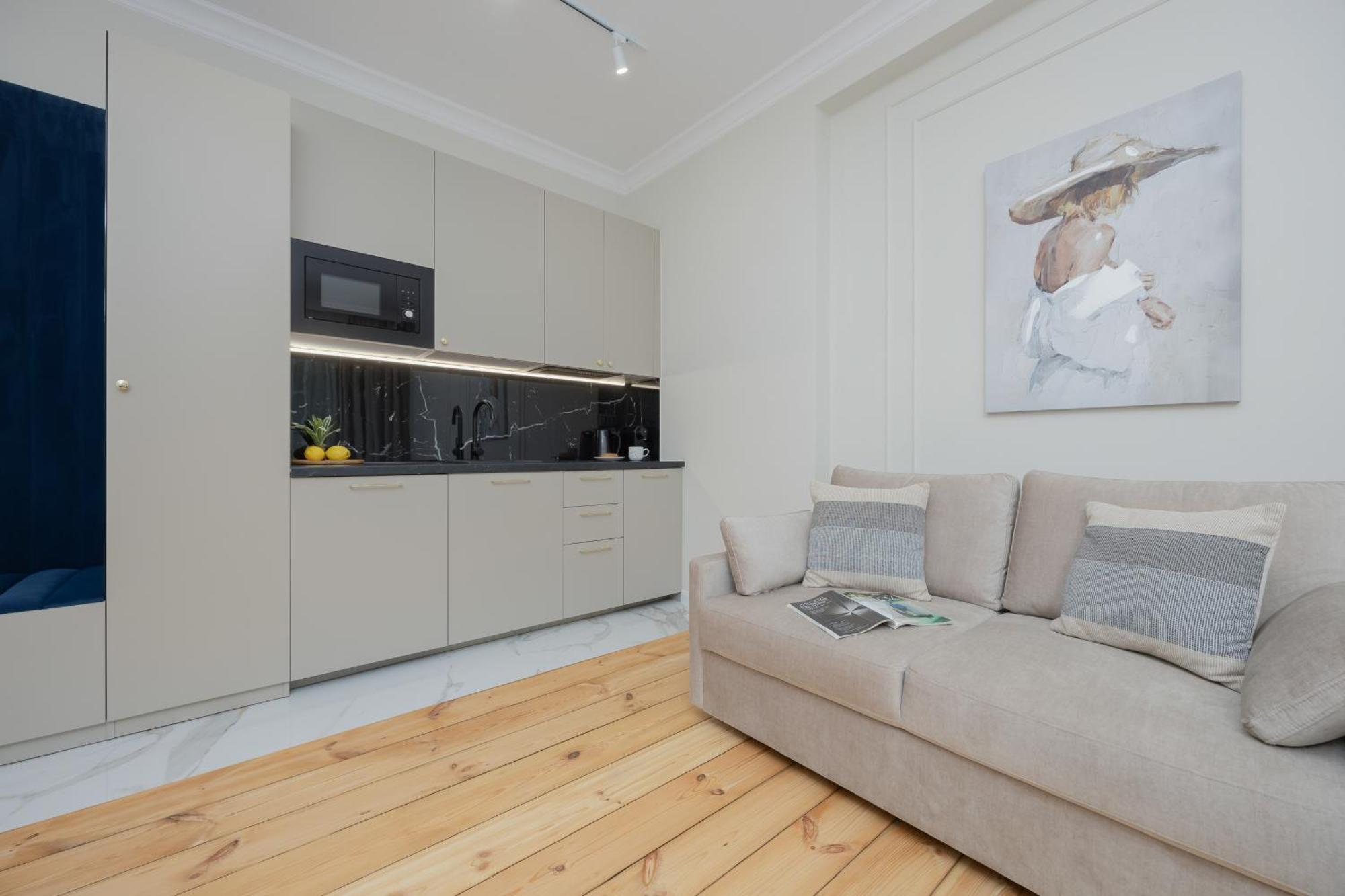 Elegant Grojecka In By Renters *