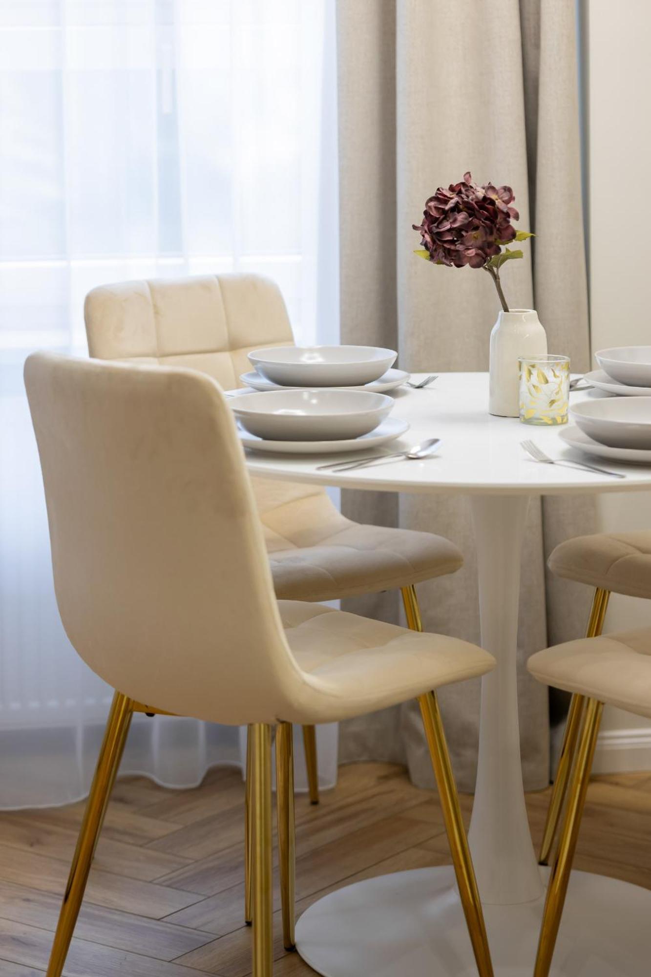 Elegant Grojecka In By Renters Apartment Warsaw