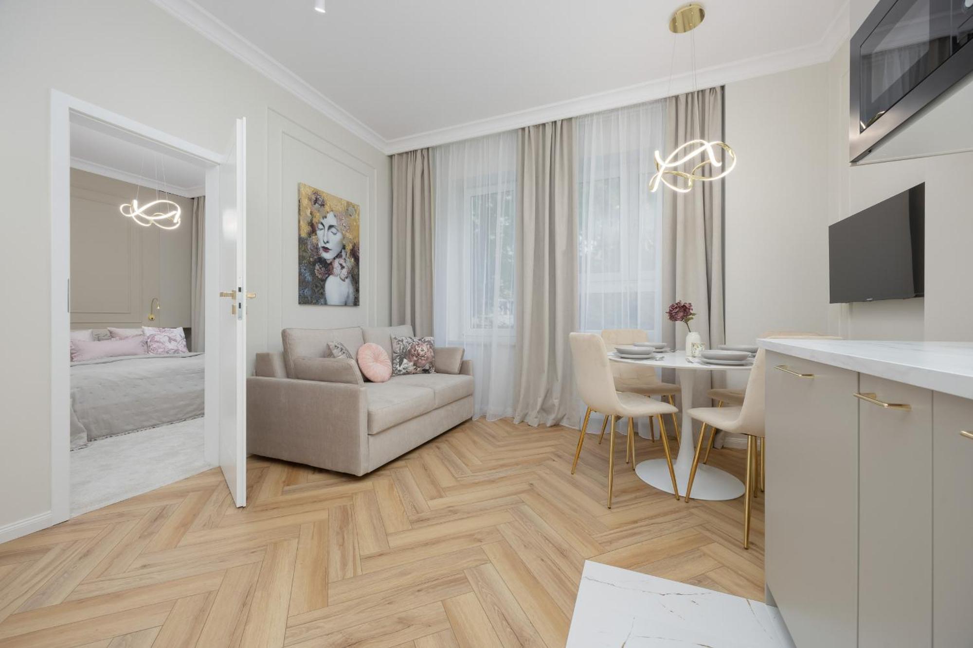 Elegant Grojecka In By Renters *