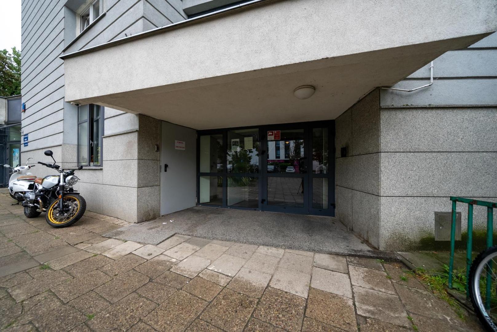 Apartment Powisle - 8th Floor With Balcony - By Rentujemy Warschau