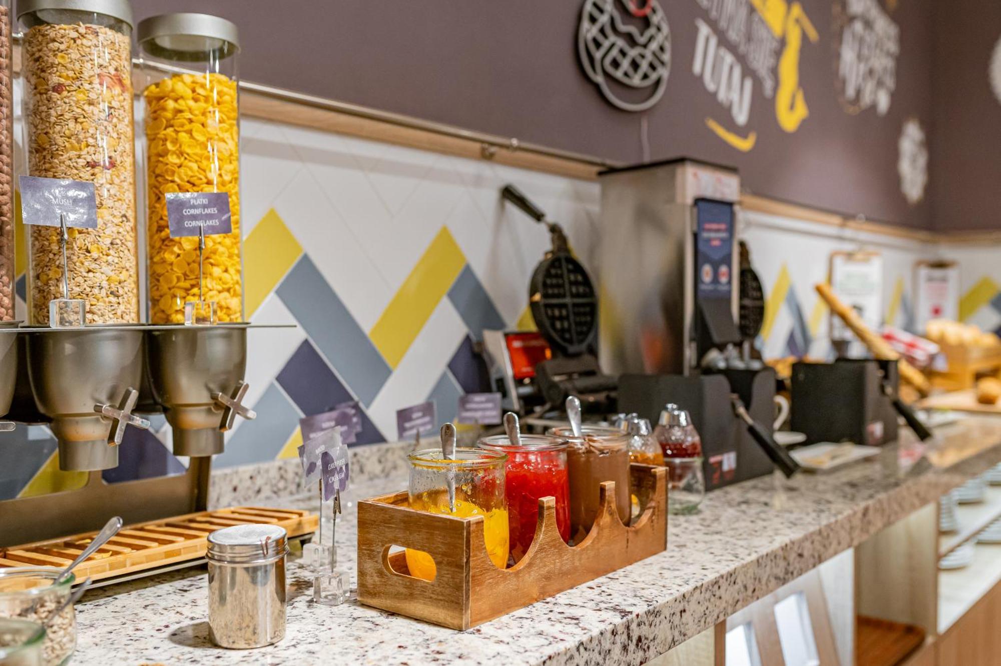 Hampton By Hilton Airport Hotel 3*