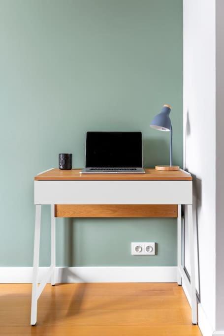 Apartment Oomph Mint Harmony & Vibrant Accents Warschau