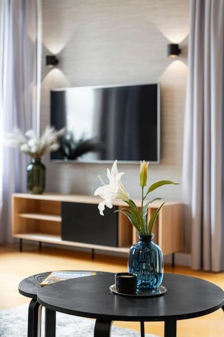 Apartment Oomph Mint Harmony & Vibrant Accents Warschau