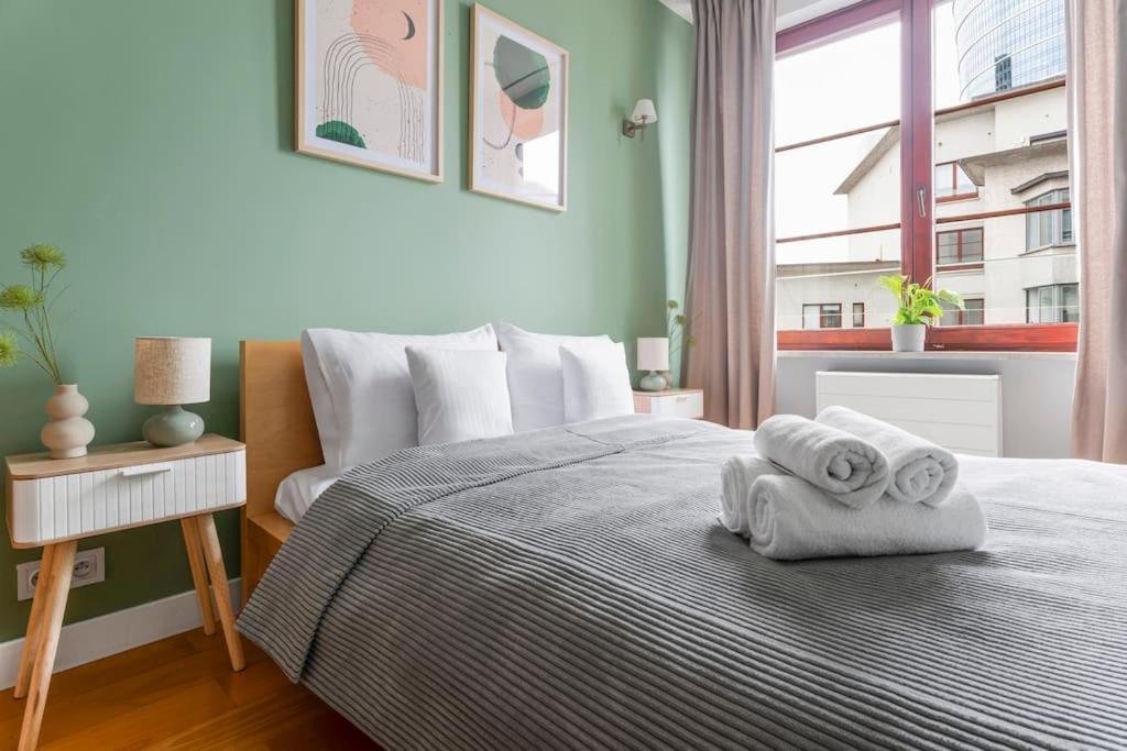 Oomph Mint Harmony & Vibrant Accents *