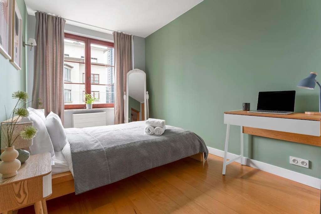 Oomph Mint Harmony & Vibrant Accents *