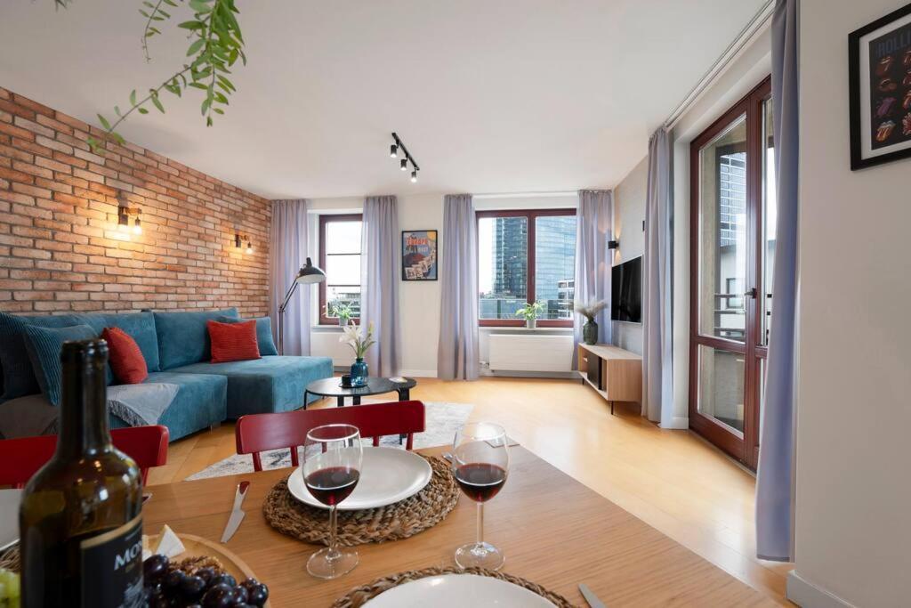 Oomph Mint Harmony & Vibrant Accents Apartment Warschau