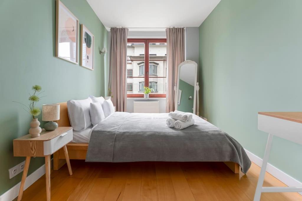 Oomph Mint Harmony & Vibrant Accents Apartment
